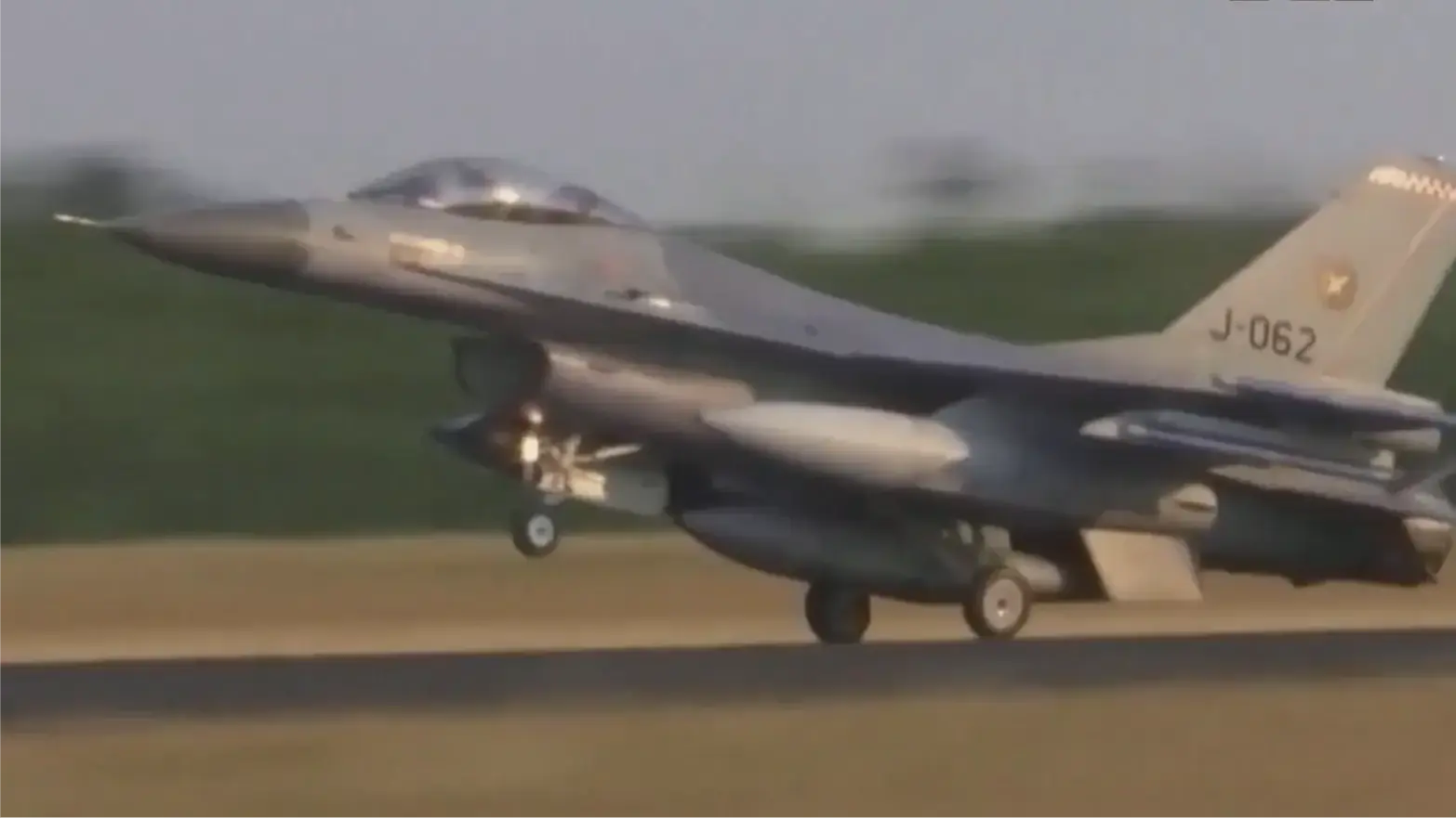 Romania mua 18 chiếc F-16 của Hà Lan với giá 1 euro